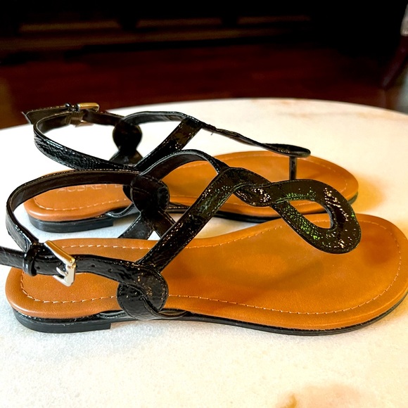 New Aubrey Lynn Black Patented Flats Sandals Size 7 - Picture 6 of 9